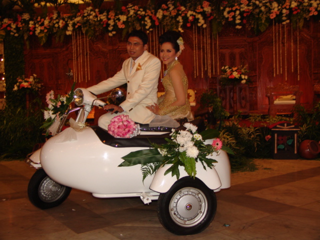 Wedding Vespa rental Jakarta with Scooter99 fiberglass sidecar